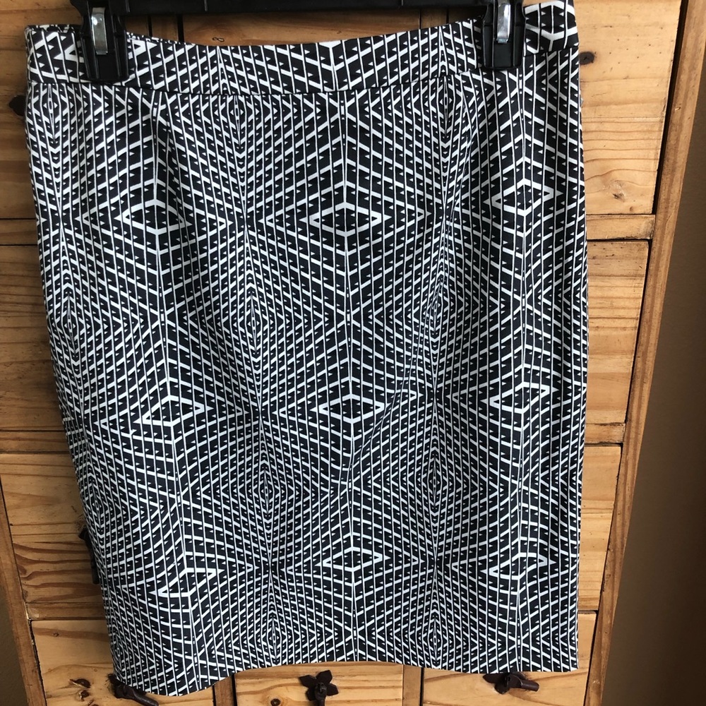 Halogen diamond/Ikat print pencil skirt. Size 6